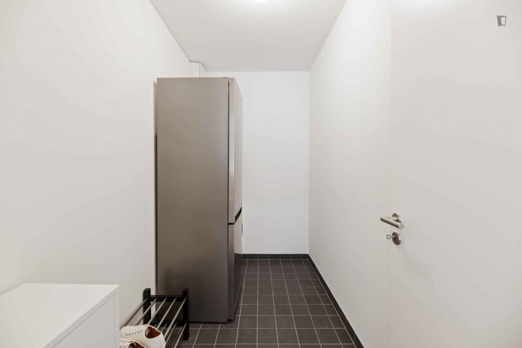 Warm single bedroom behind Munich Business School