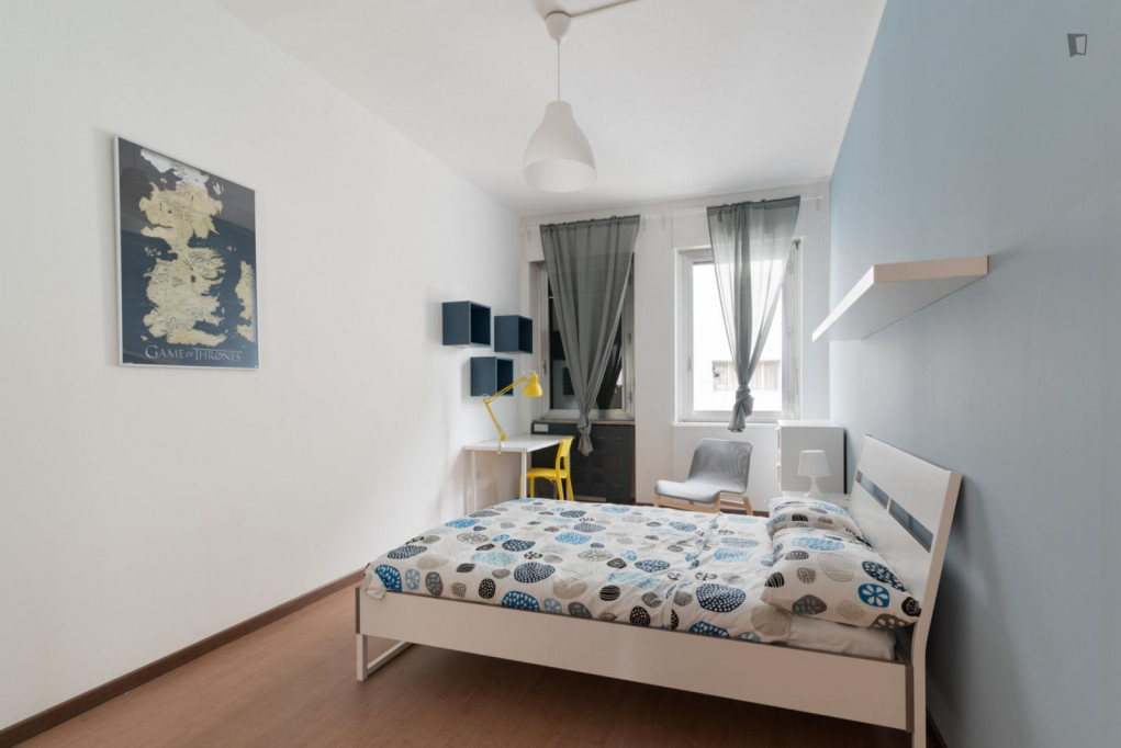 Comfortable single bedroom in a 12-bedroom flat, in Villa San Giovanni - Milan - chambre - ImmoJeune