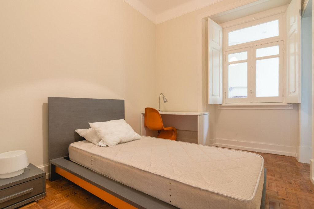 Charming single ensuite bedroom near Jardim Zoológico de Lisboa - Lisbonne - chambre - ImmoJeune