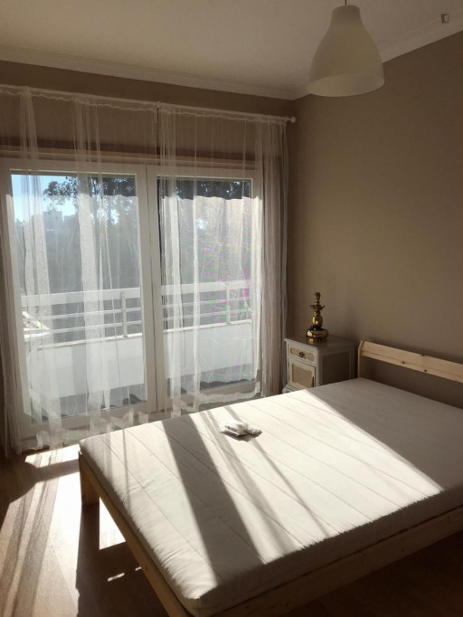 Bedroom w/ balcony at hospital Santos Silva metro station yellow line - Vila Nova de Gaia - chambre - ImmoJeune