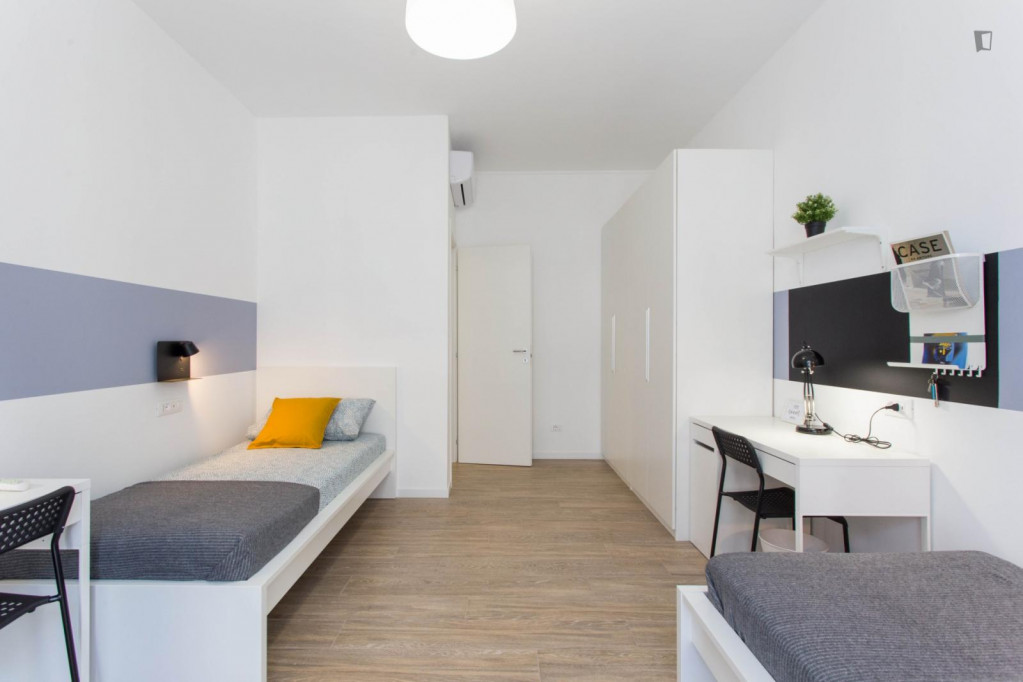 Bed in modern twin bedroom with balcony in the university area - Milan - chambre - ImmoJeune