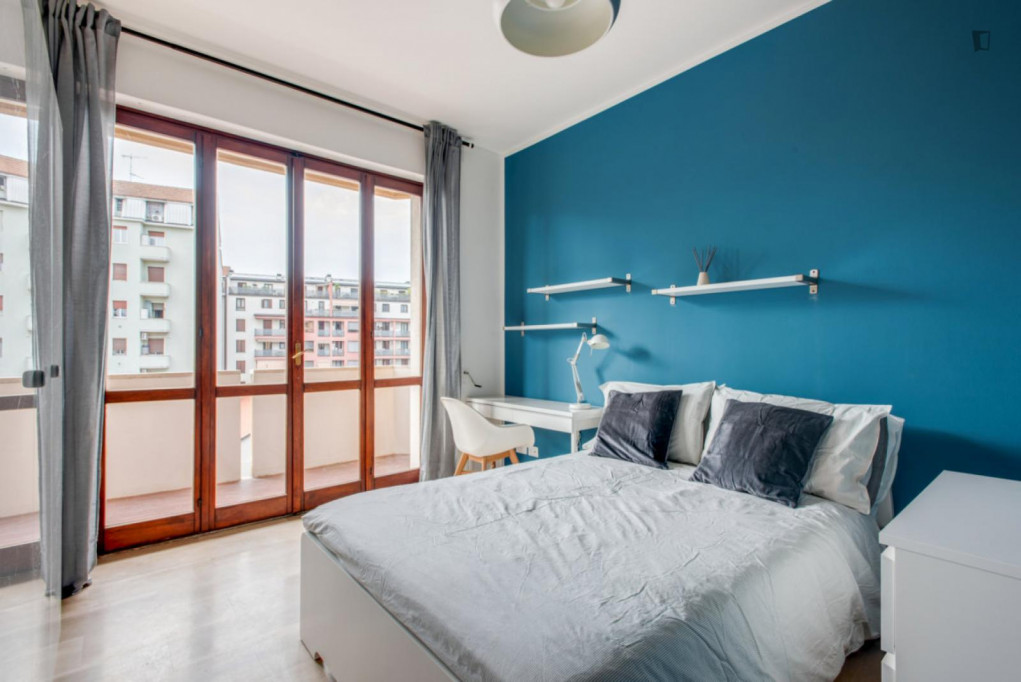 Delightful double bedroom with balcony near Turro metro station - Milan - chambre - ImmoJeune