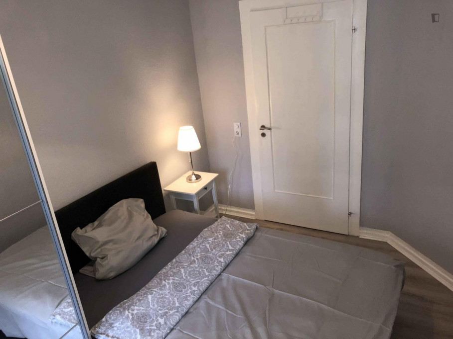 Cozy double bedroom in Nordend-Ost - Frankfurt am Main - chambre - ImmoJeune