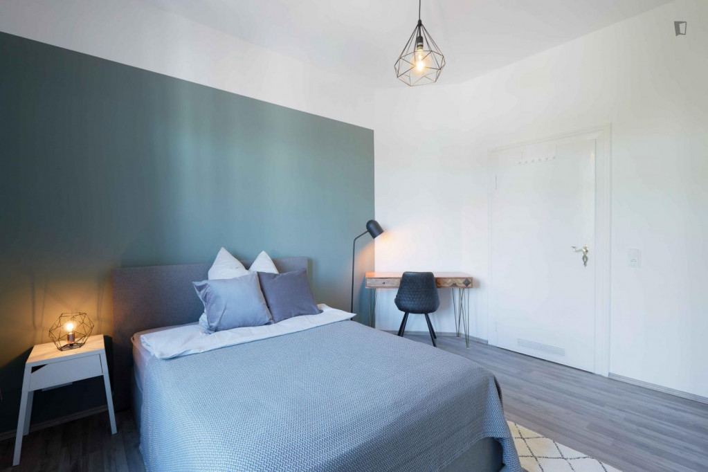 Welcoming double bedroom with balcony in a 6-bedroom apartment in Bornheim/Ostend