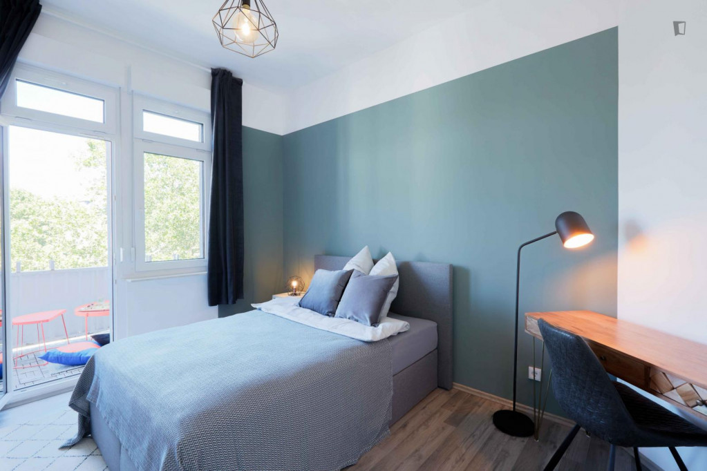 Welcoming double bedroom with balcony in a 6-bedroom apartment in Bornheim/Ostend