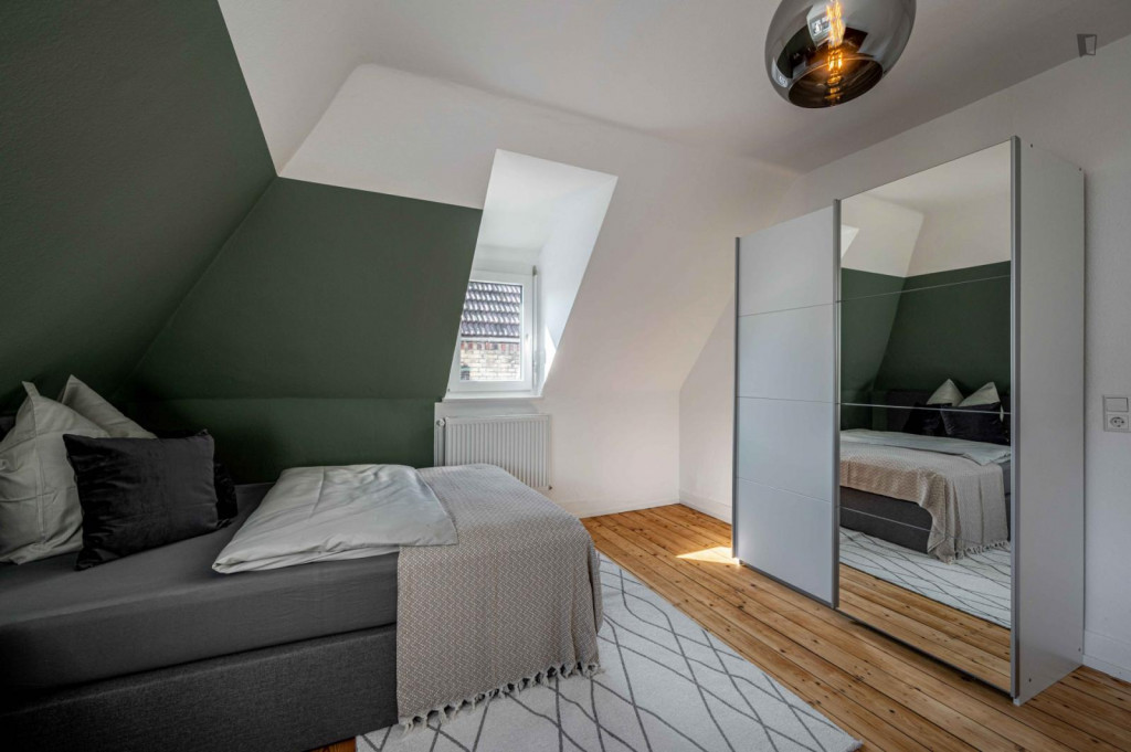Neat single bedroom in Feuerbach