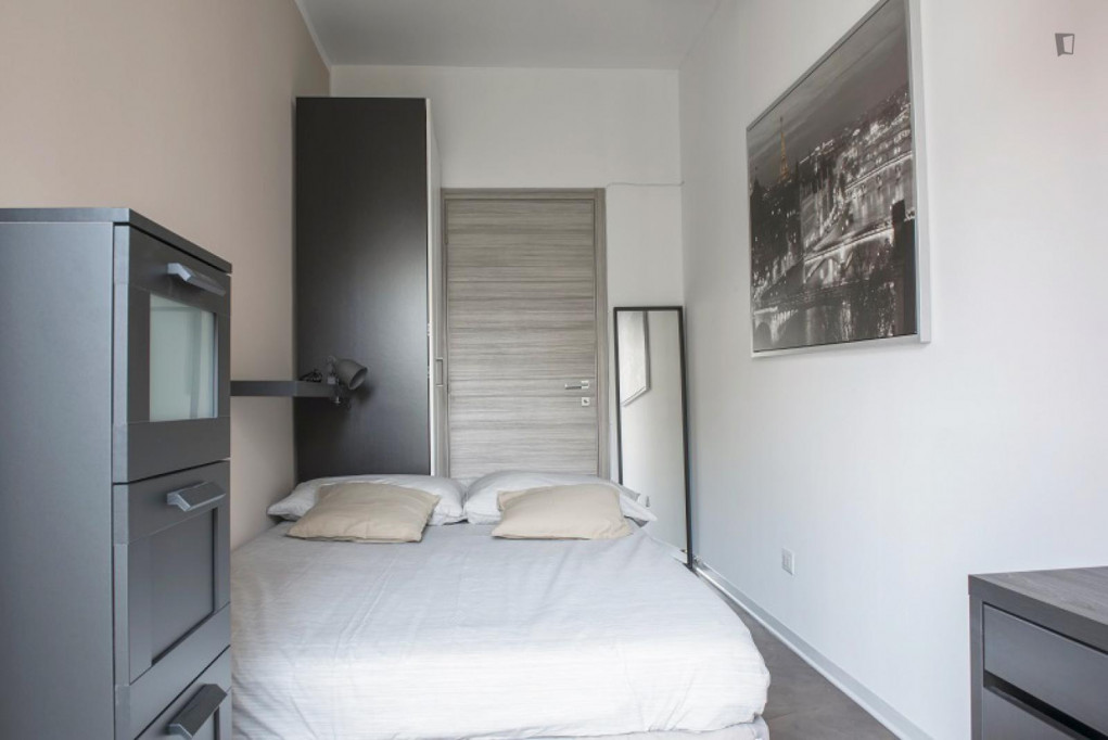 Double bedroom in 4-bedroom flat in City Life - Milan - chambre - ImmoJeune
