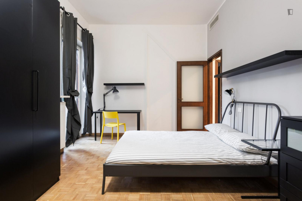 Enticing Double Bedroom close to Porta Romana neighbourhood - Milan - chambre - ImmoJeune