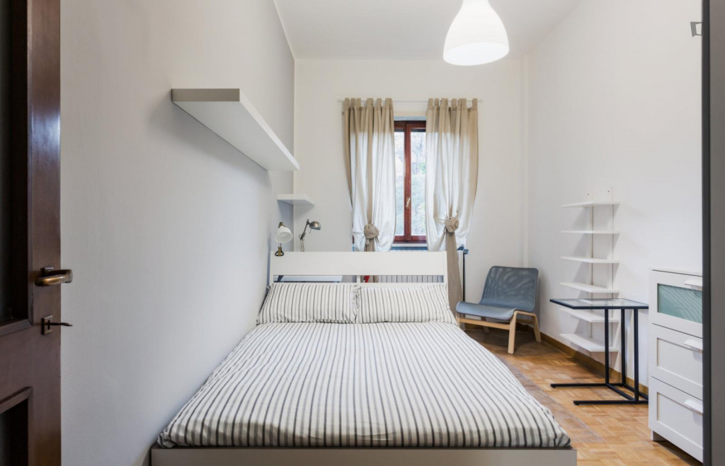 Captivating Double Bedroom near to Crocetta metro station - Milan - chambre - ImmoJeune