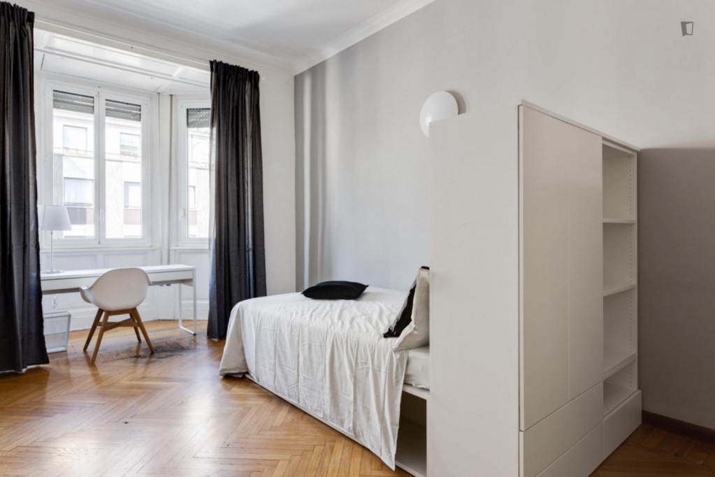 Double Bedroom in 14-bedroom flat near Centrale - Milan - chambre - ImmoJeune