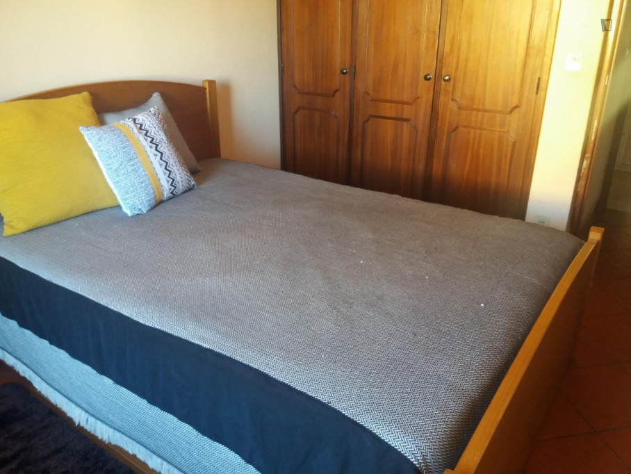 Cosy single bedroom in a 3-bedroom flat, near Universidade de Aveiro - Aveiro - chambre - ImmoJeune