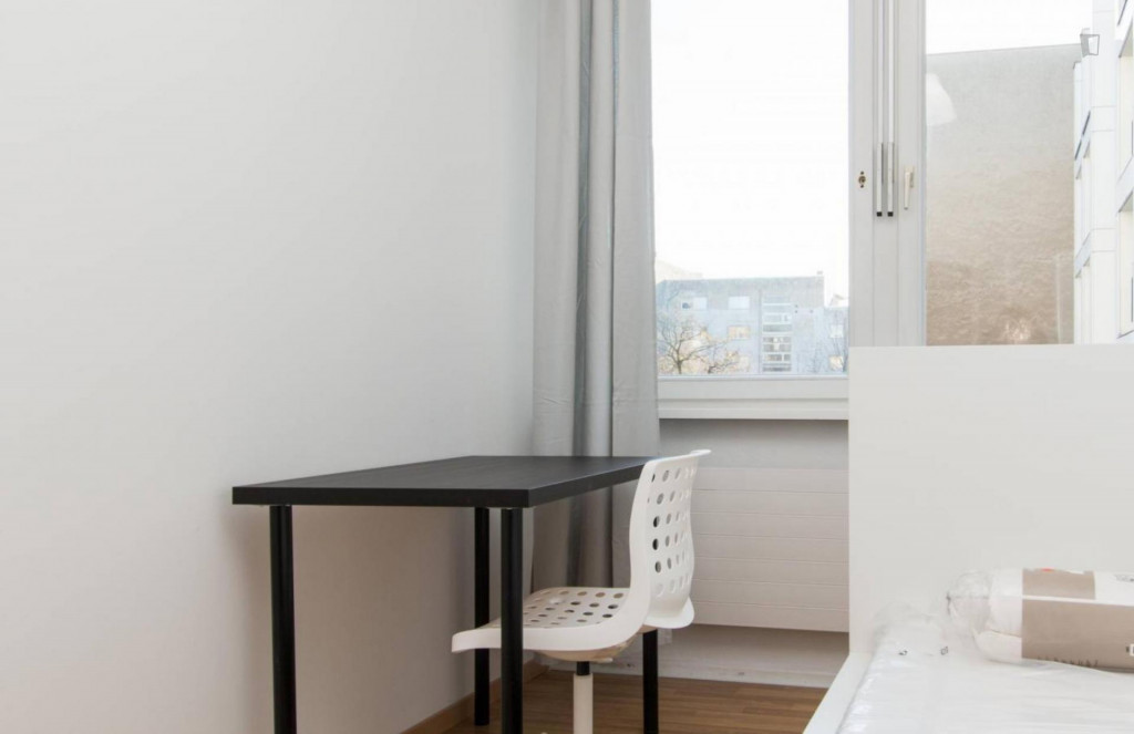 Bright sigle bedroom next to the Sophie-Charlotte-Platz metro station