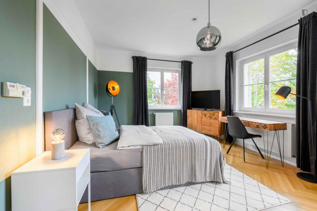 Charming double bedroom in Gablenberg - Stuttgart - chambre - ImmoJeune