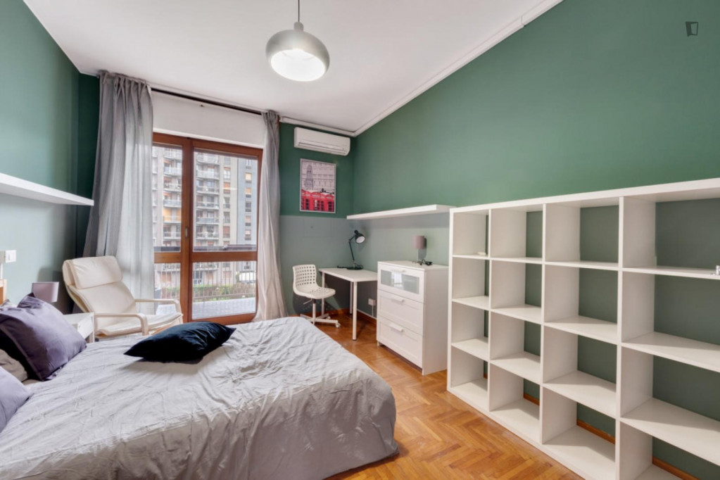 Snug single bedroom in a 6-bedroom flat, in Ponte Seveso - Milan - chambre - ImmoJeune