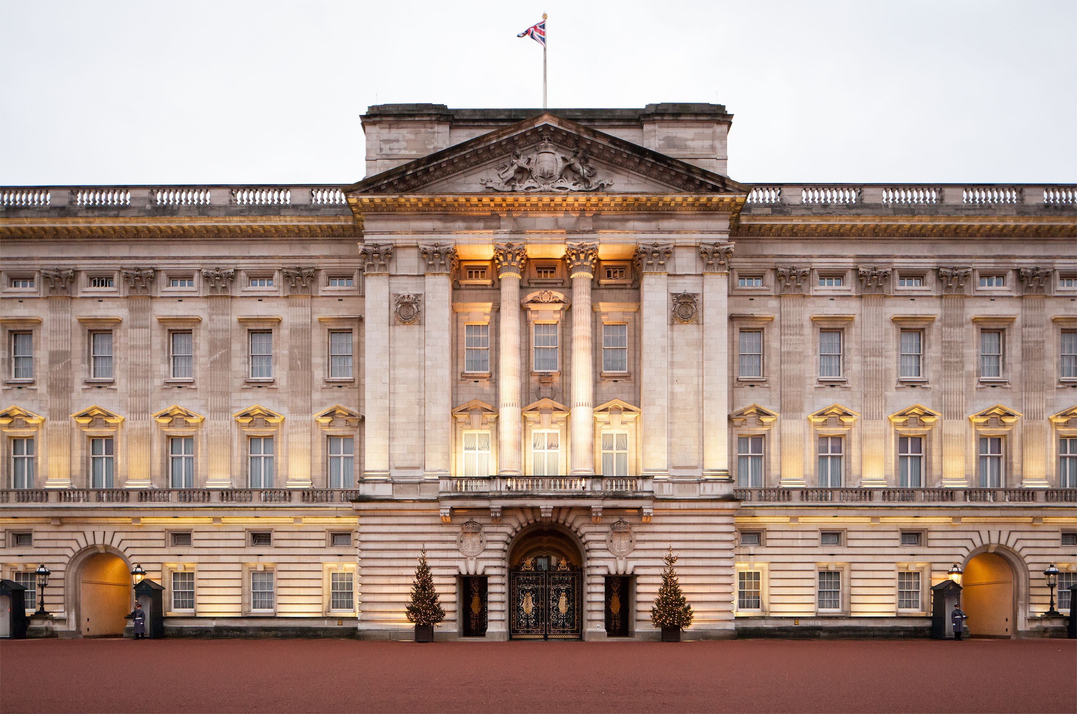  Buckingham Palace     