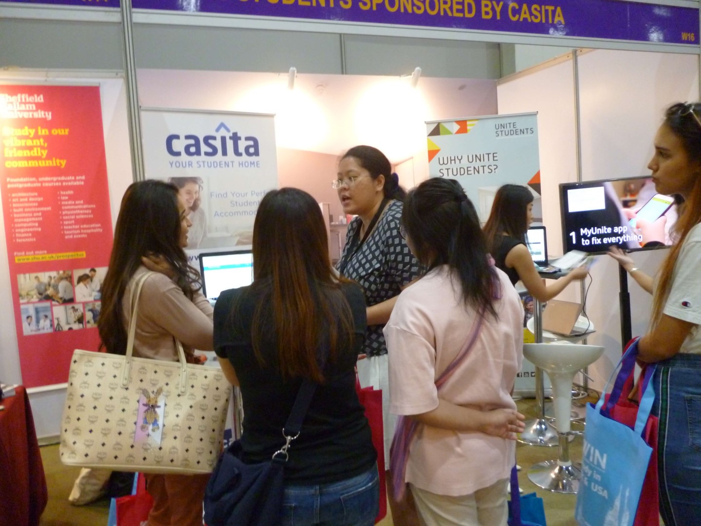 EXPO casita Booth