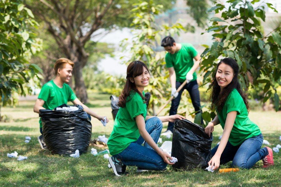 Volunteer together with friends